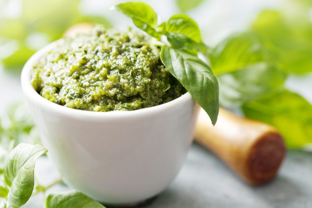 Bylinky na talíři: Vyzkoušejte domáci PESTO