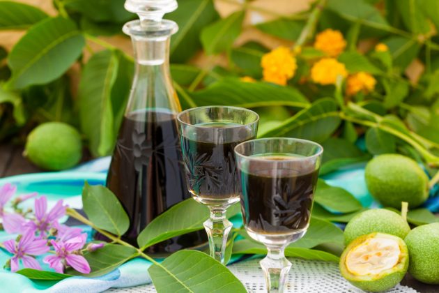 RECEPT NA DOMÁCÍ OŘECHOVÝ LIKÉR