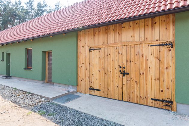 Nátěr brány lazurou