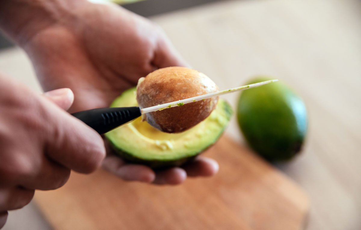 avokado_vyberanie-kostky_iStock-643270156