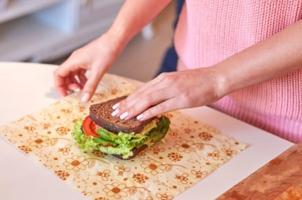 Jak vyrobit voskový ubrousek: balení sendviče do voskového ubrousku