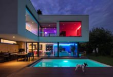 Jaký komunikační protokol vybrat pro inteligentní LED osvětlení: rodinný dům s barevným LED osvětlením