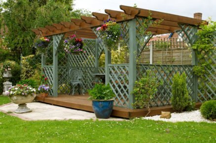 Řešení zahrady: Zahrada s terasou a altánkem