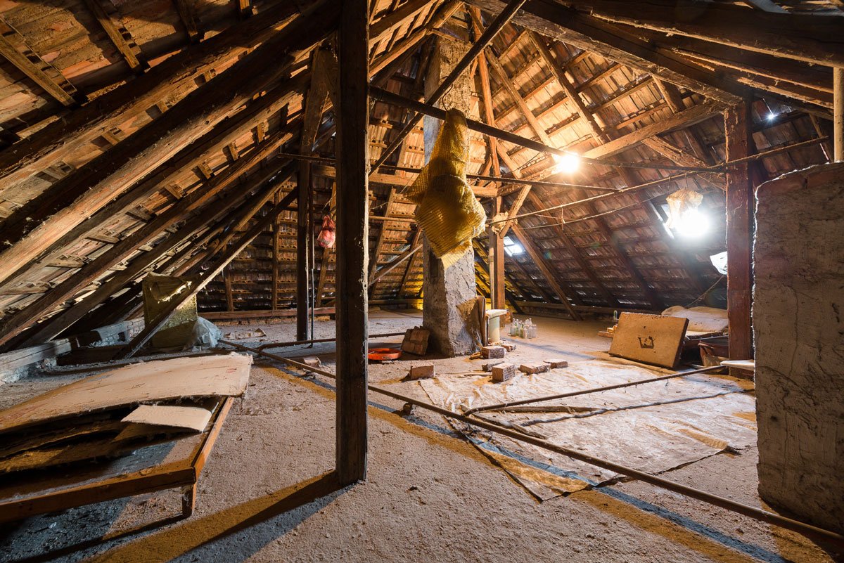 Před rekonstrukcí: Interiér rodinného domu čtvercového půdorysu