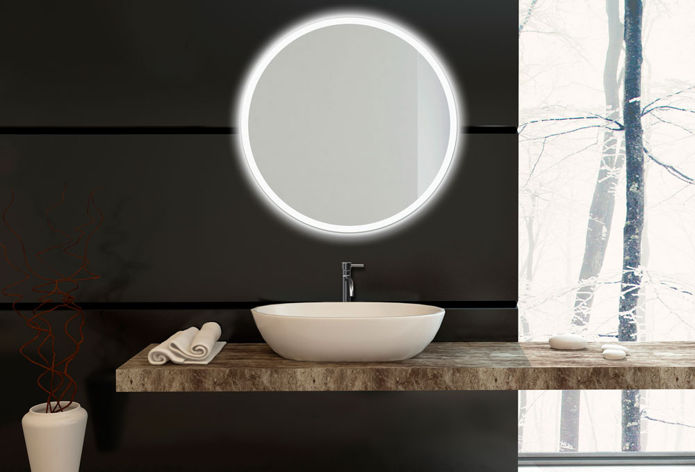 moderní koupelna se zrkadlem s podsvícením a jednoduchým umyvadlem