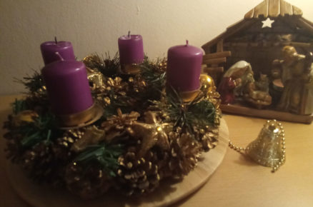 Adventní věnec a betlém