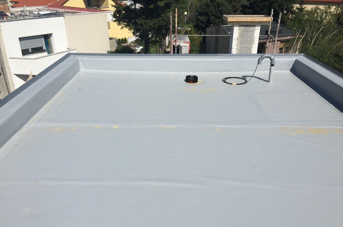 Rekonstrukce hydroizolace ploché střechy pomocí mPVC fólie