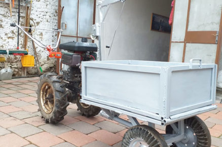 Mechanicky sklápěcí vozík před malotraktor Terra-Vari