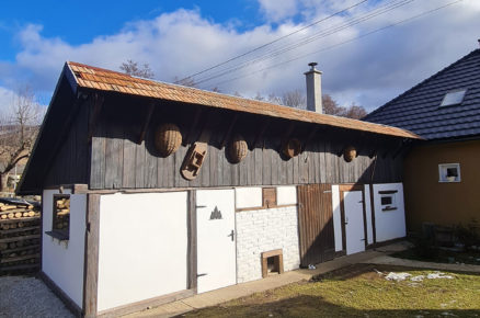 zrekonstruovaná stodola na dílnu