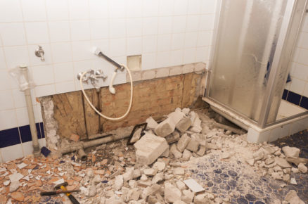 renovace, bourání staré koupelny