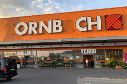 HORNBACH chybějící písmena