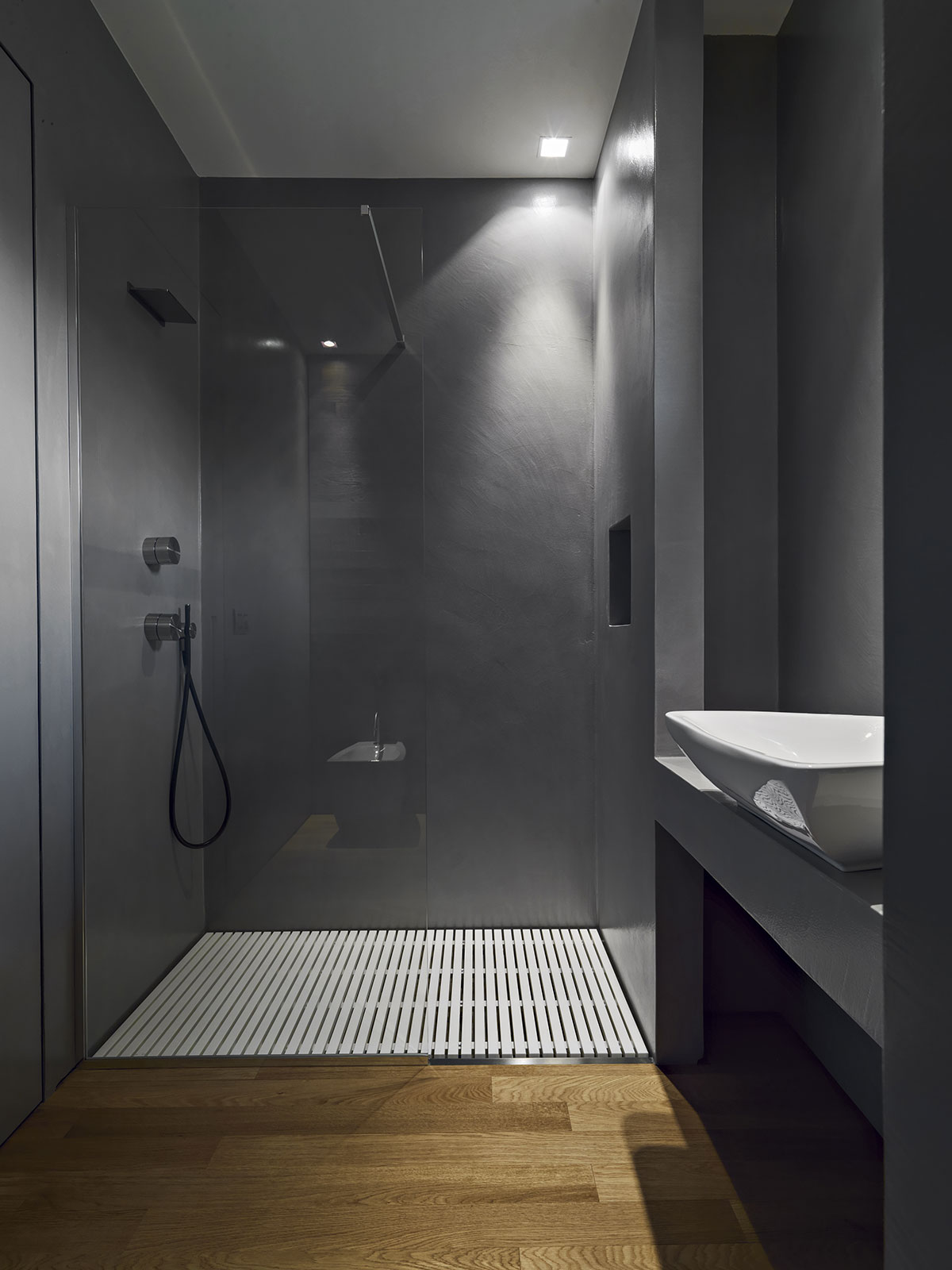 Moderní koupelna se sprchovým koutem