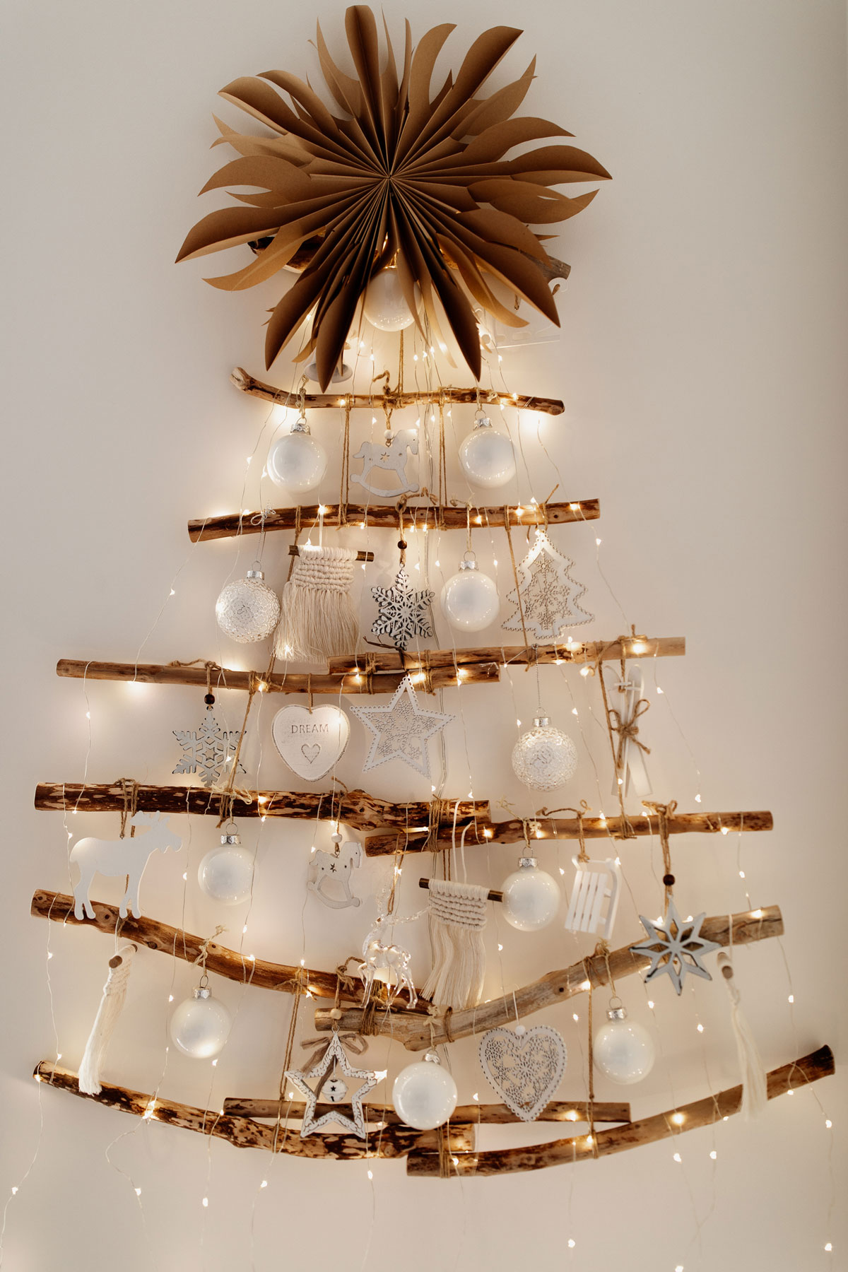 Vánoční stromeček vyrobený z větví