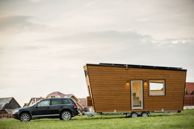 Tiny houses a glamping aneb Jak dnes vypadá finančně dostupné bydlení a luxusní kempování