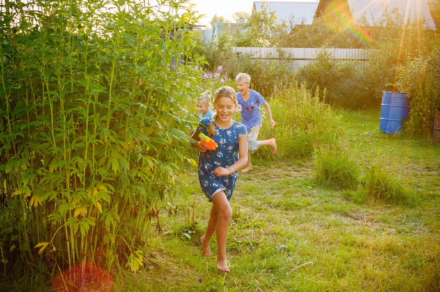 Jak na „kids friendly“ zahradu, ve které se děti zabaví a bude zároveň bezpečná