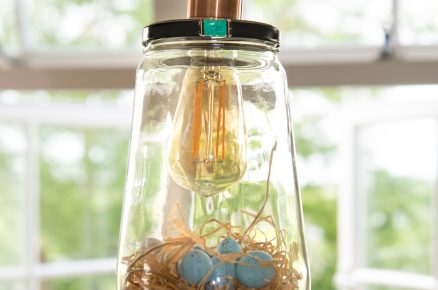 Lampa vyrobená ze sklenic