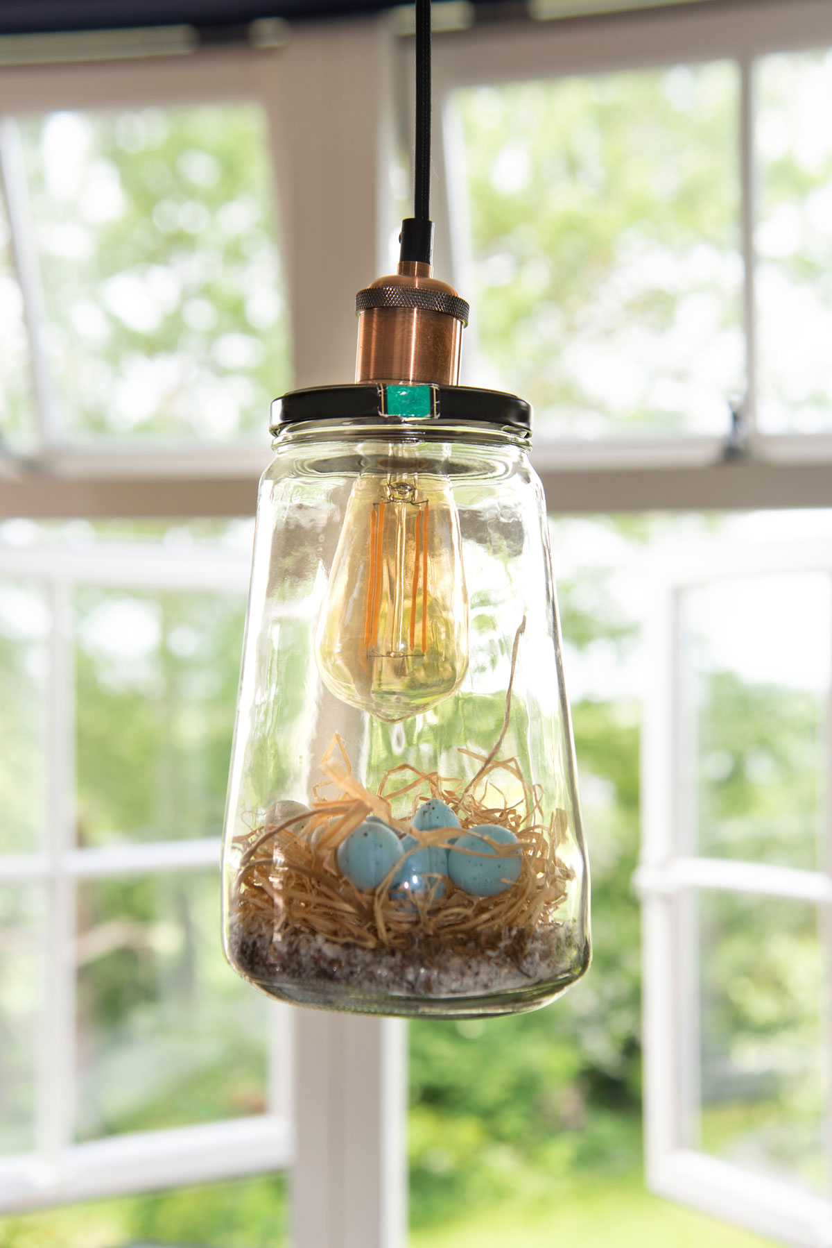 Lampa vyrobená ze sklenic