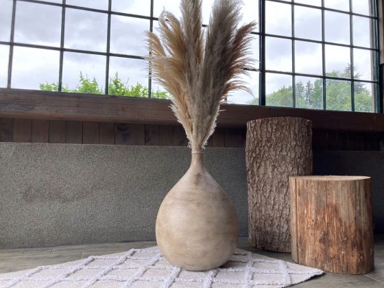 Videonávod: Keramická váza z demižonu, která zkrášlí domov