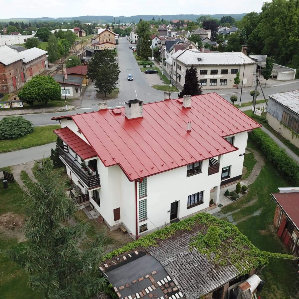 Pohled z výšky na revitalizovanou střechu