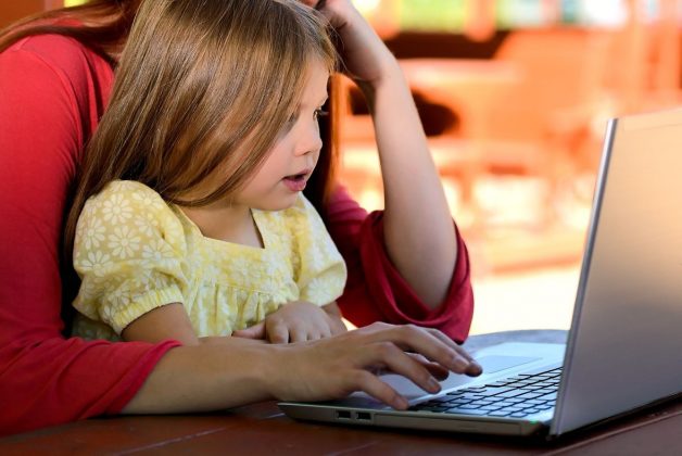 Výchova v digitálním světě: Jak učit děti bezpečně používat technologie