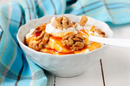 řecký jogurt s vlašskými ořechy a medem