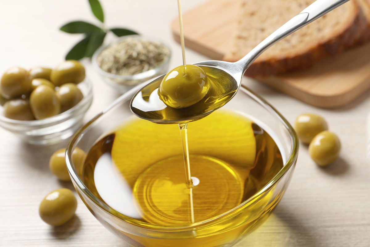 miska s olivovým olejem