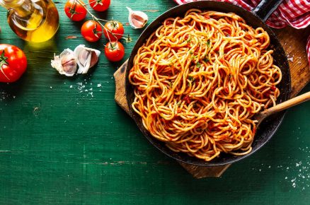 Chutné italské klasické špagety s rajčatovou omáčkou