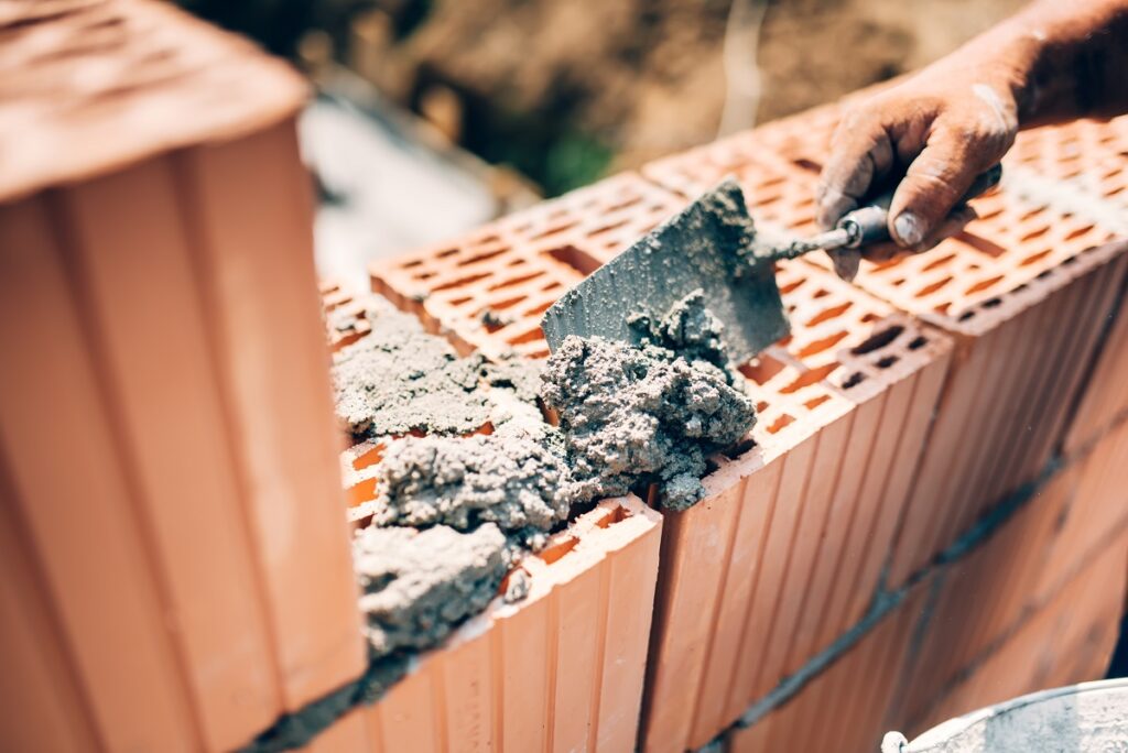Plánujete stavbu rodinného domu? Získejte slevu na cihly až 45%