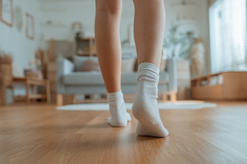 Zbavte se zašlé podlahy snadno a rychle. Nepotřebujete nic kupovat, stačí běžné kuchyňské prostředky