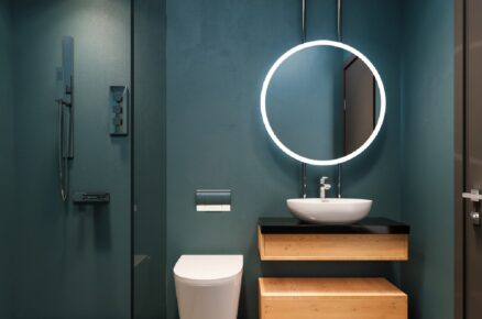 Led osvětlení zrcadla je velmi užitečné, získáte tím efektivní a úsporný zdroj světla pro večerní hygienu, kosmetiku nebo holení