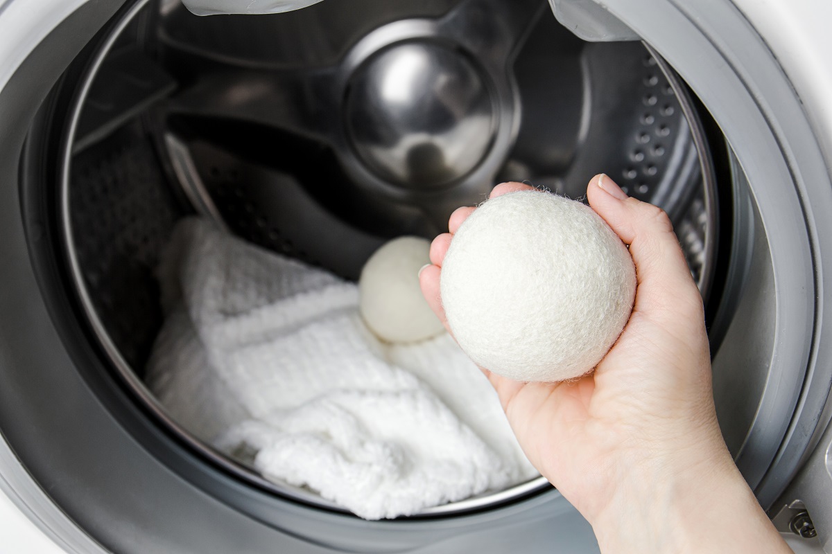 Woman,Using,Wool,Dryer,Balls,For,More,Soft,Clothes,While