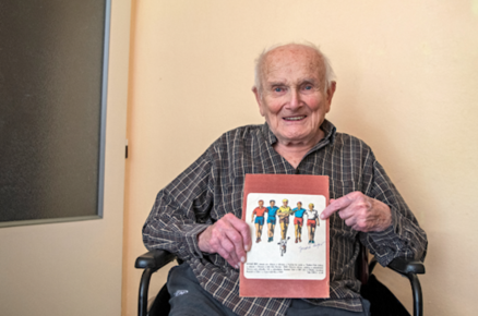 Komiks Rychlé šípy. Představuje ho Jindra Hojer, skaut, jenž byl předlohou pro postavu poctivce Jindry.