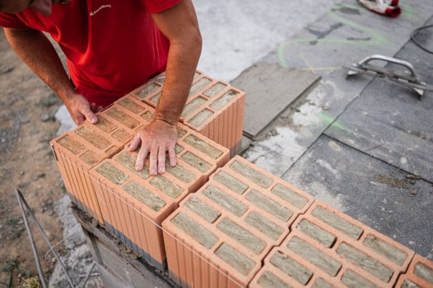 Stavební sezóna začíná – zajistěte si cihly včas a bez čekání za velmi výhodné ceny