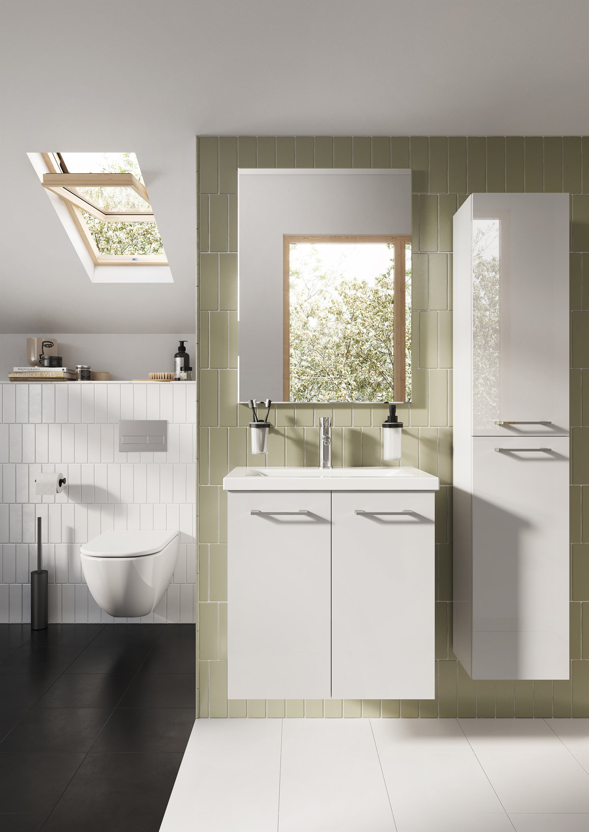 Nábytek Ponta Koupelna s bílými a světle zelenými obklady, střešním oknem a bílým nábytkem.