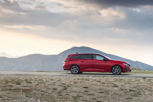 Více než jen obyčejný kombík! Peugeot 308 SW vás bude bavit a hýčkat