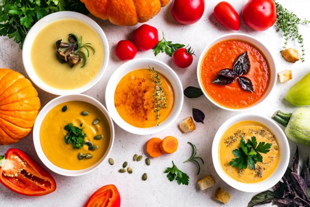 Když se ochladí, pomůže miska teplé polévky. Zkuste tyhle 4 recepty