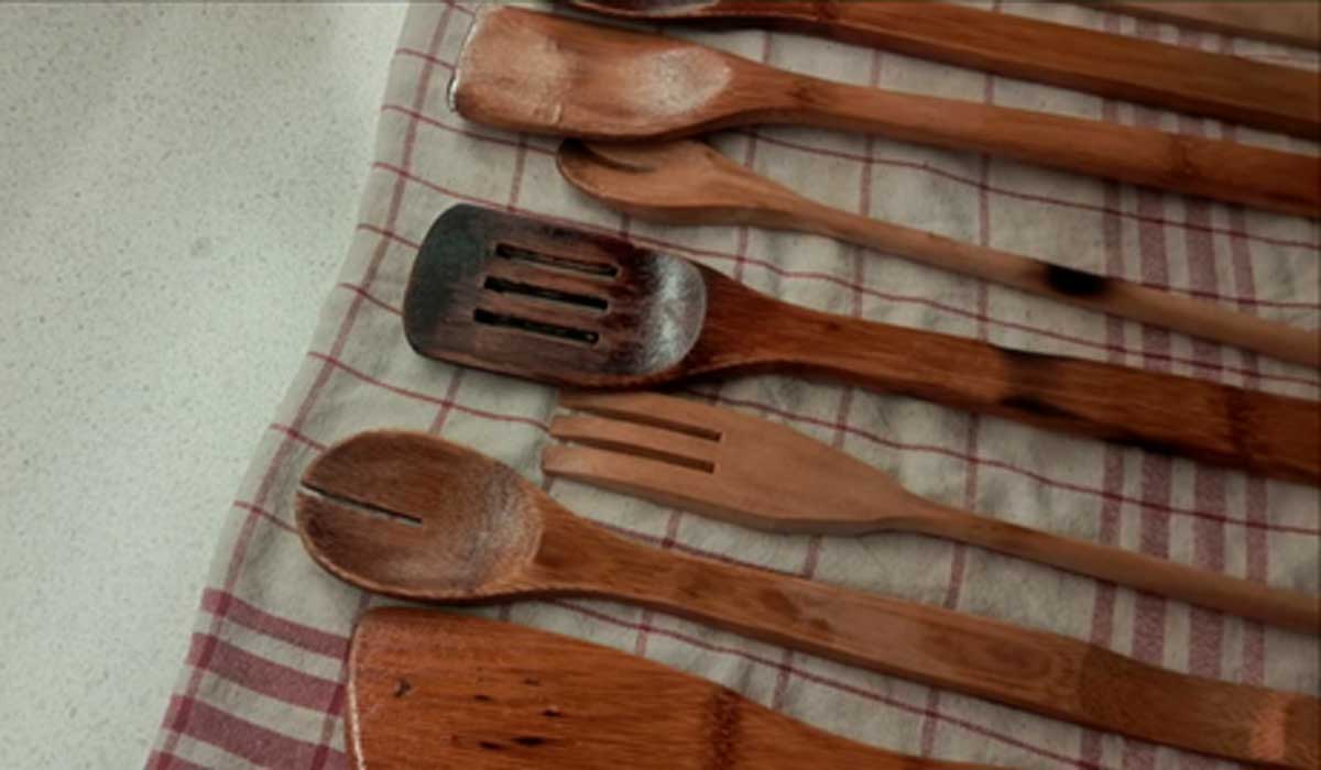 naolejovane varecky Naolejované dřevěné vařečky po kompletní renovaci připravené k dalšímu používání