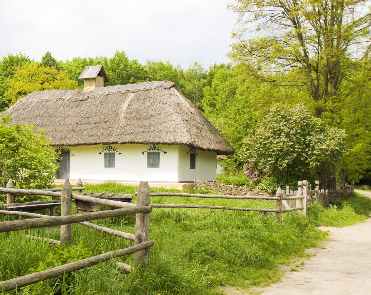 Jak to dělali naši předkové? Staré domy si udržely teplo i bez elektřiny a čerpadel