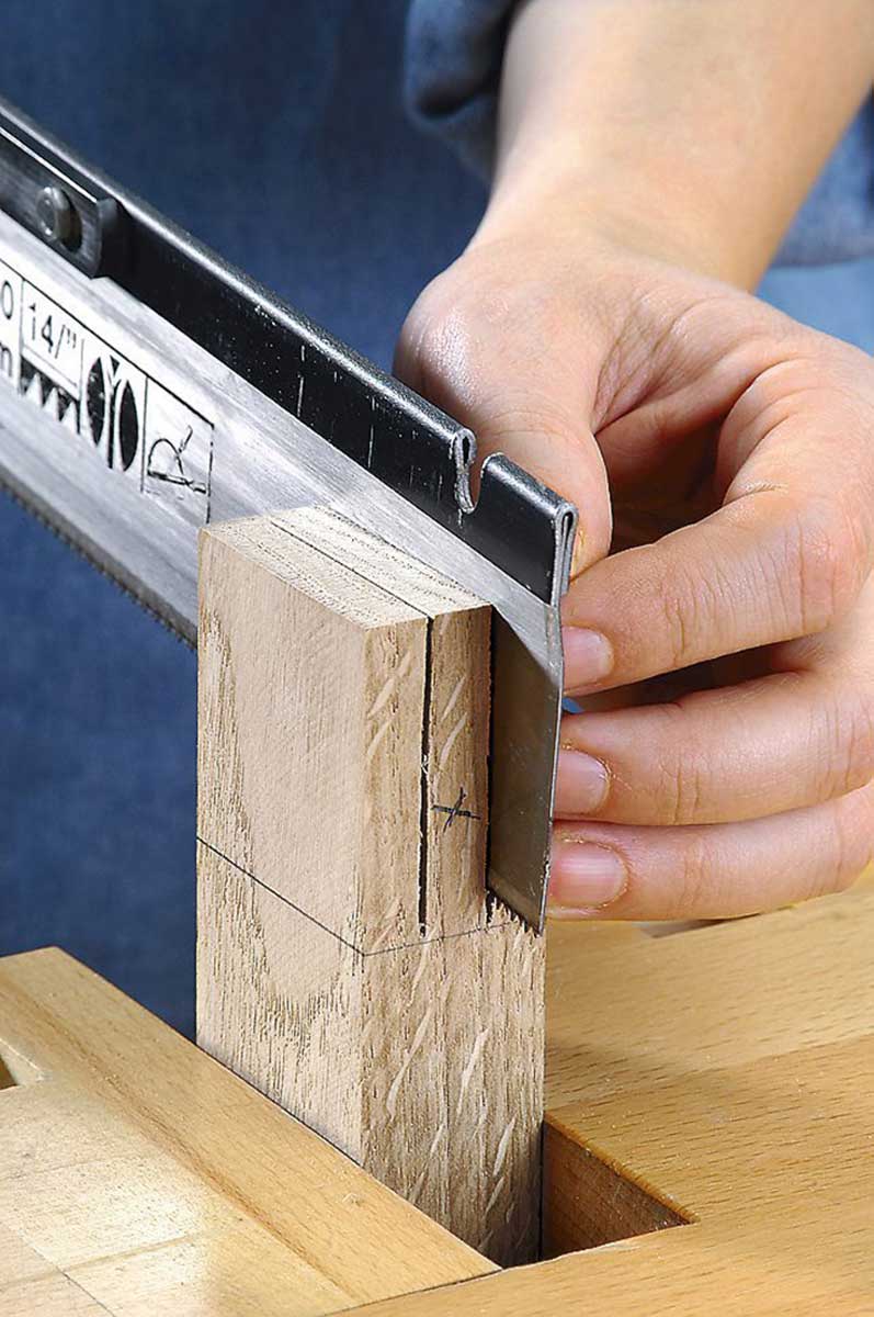 Drážky a čepy nařezejte až po spodek. Při tom vždy ponechte...