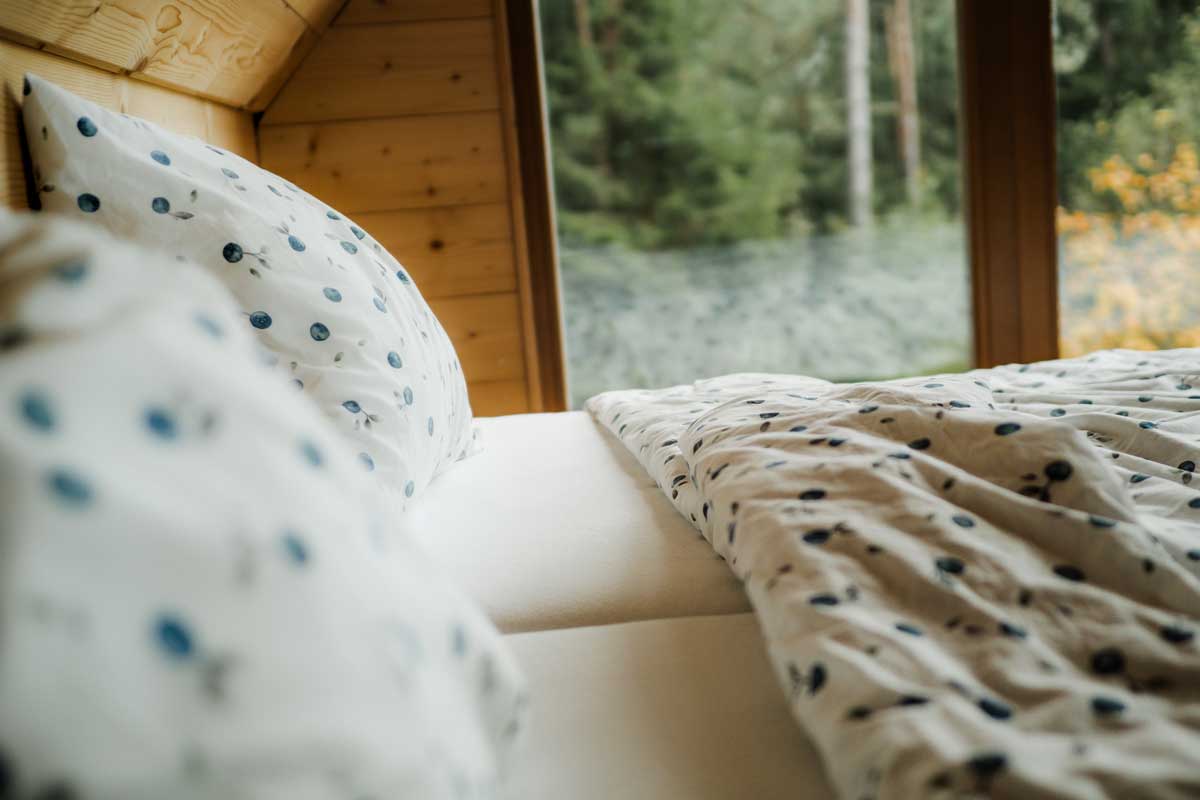 Usínání s výhledem do lesa patří k největším luxusům tohoto místa.