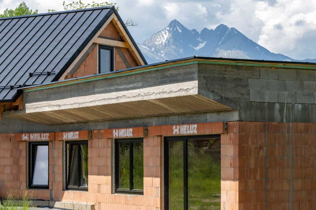 Ušetřete při stavbě domu: Štědrá akce HELUZ umožňuje uspořit 171 000 Kč