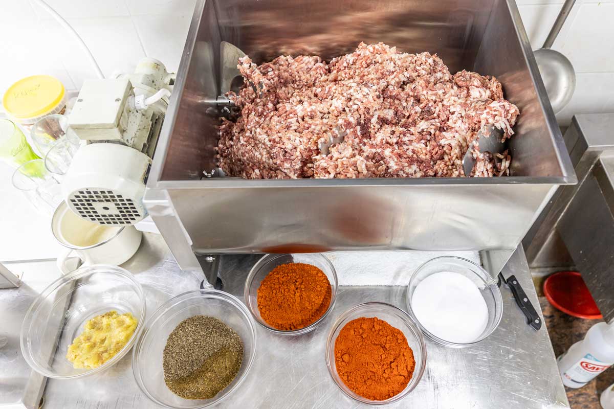 změs masa a koření na klobásy