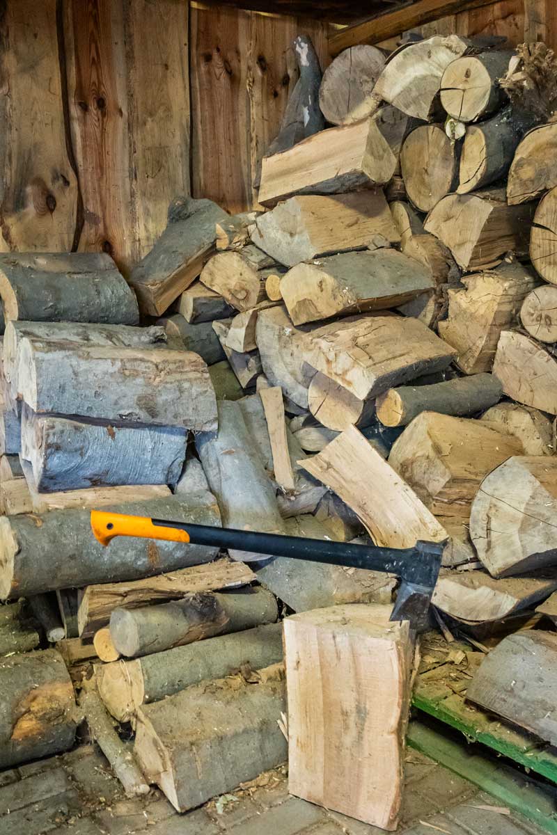 12 IL6A6581 tvrdé dřevo pro uzení klobás