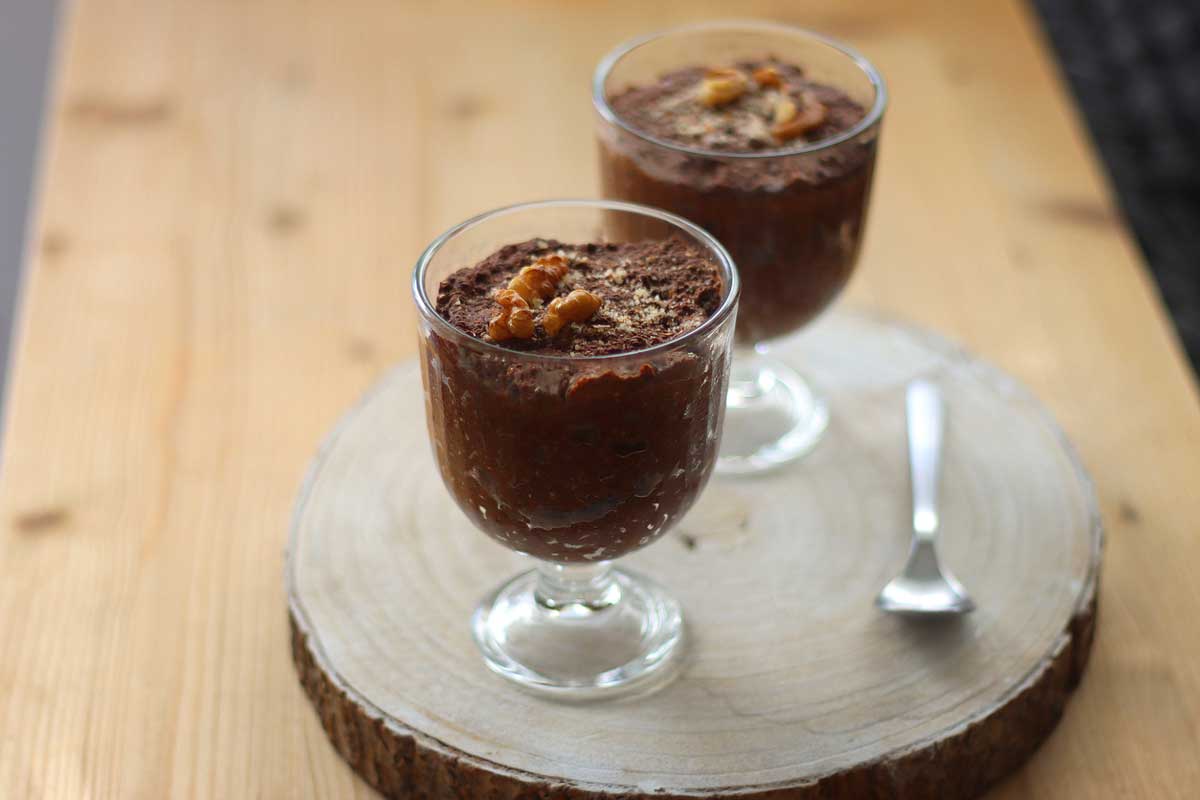 cokoladovy pudink Rychlý čokoládový pudink z cottage sýra a banánu jako sladký dezert plný bílkovin.