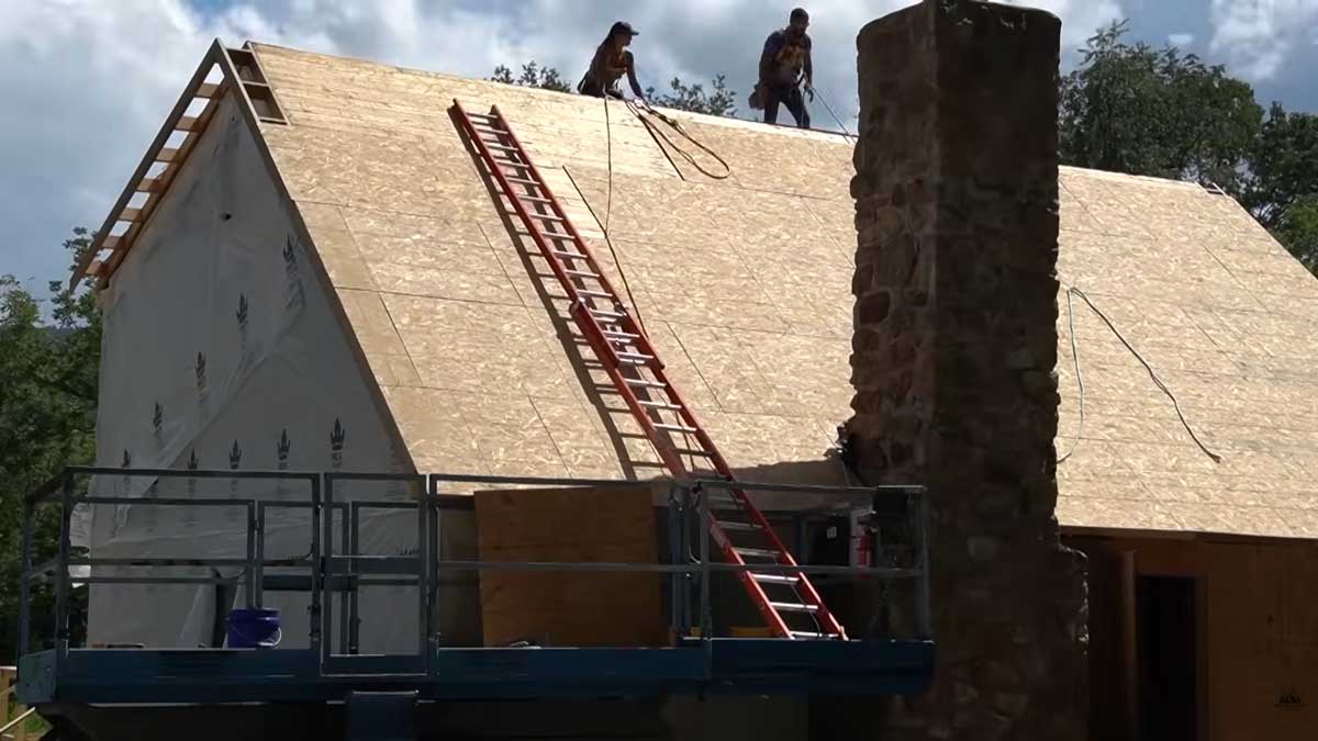 Střecha prošla kompletní opravou aby byl dům chráněný a energeticky úspornější.