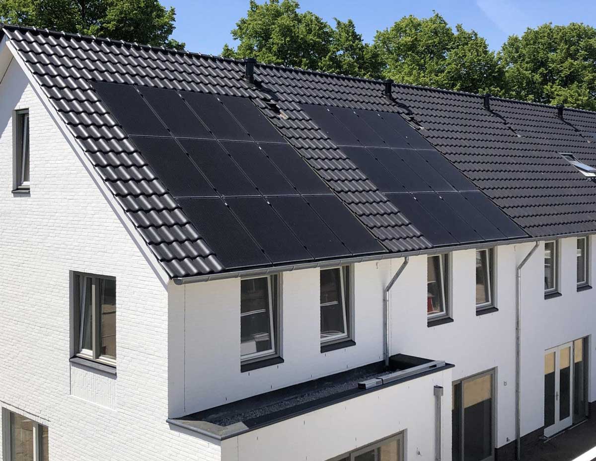 Wienerberger 2026: Porotherm rozšiřuje nabídku cihel pro robotické zdění, Tondach uvádí nové doplňky a řešení pro montáž FVE