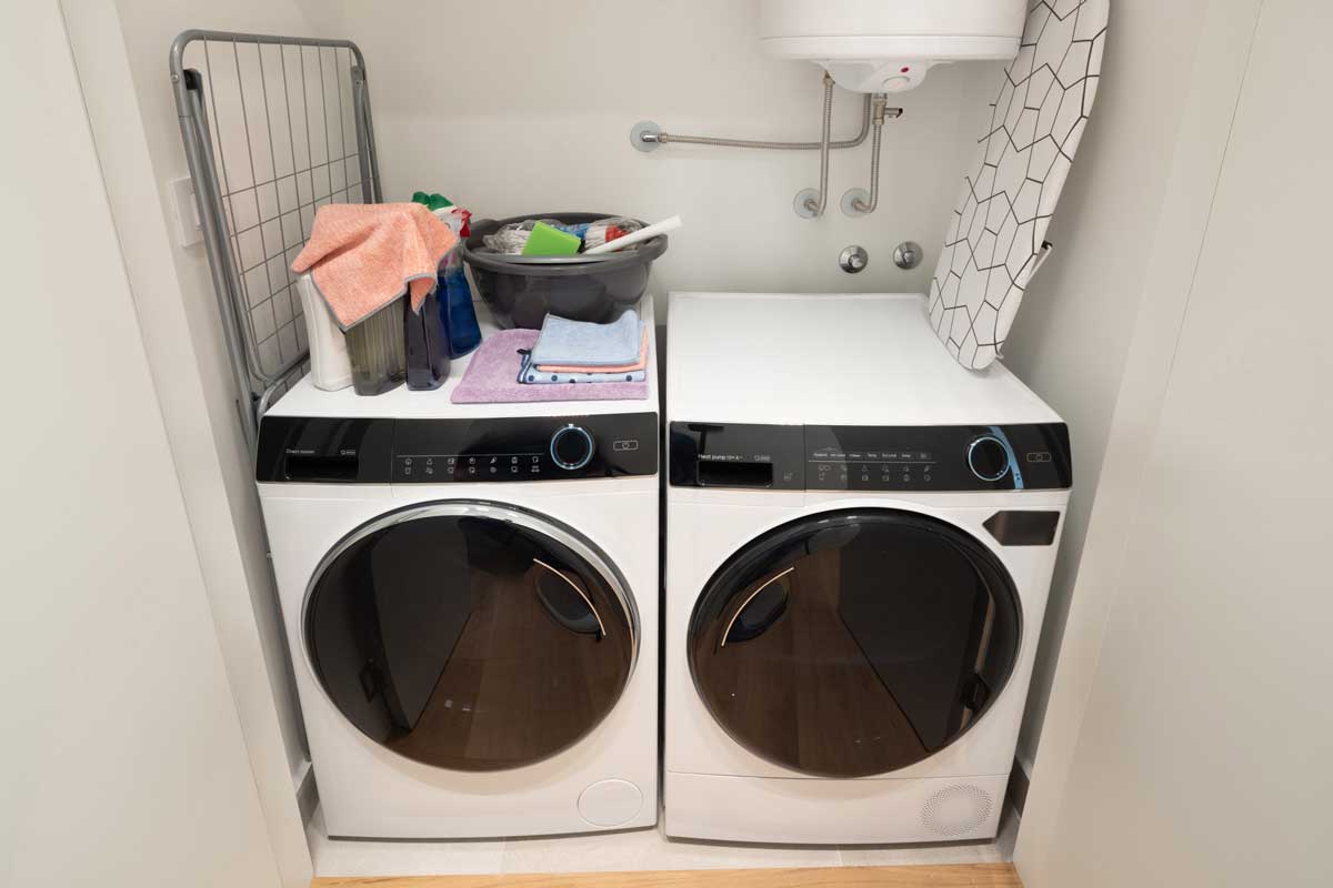 Pračka ani kotel nemusí být vidět. Jak vytvořit skryté technické zázemí v bytě