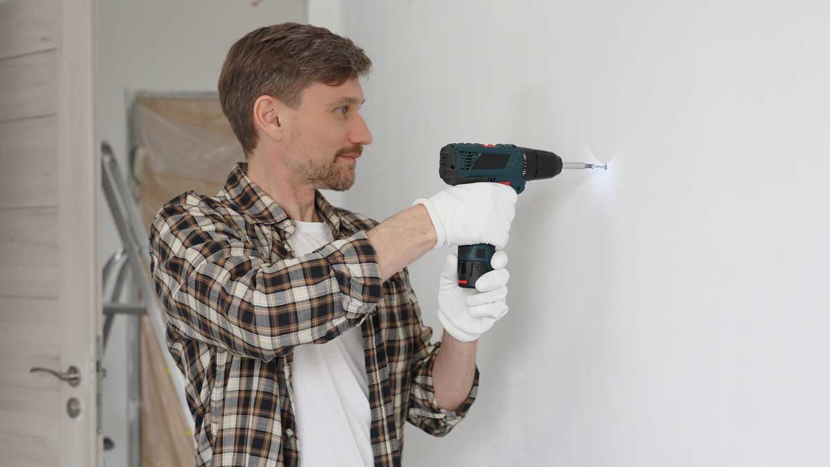 Vrtání do panelu: Jak poznat, kde je elektřina, aniž byste vyhodili pojistky v celém domě