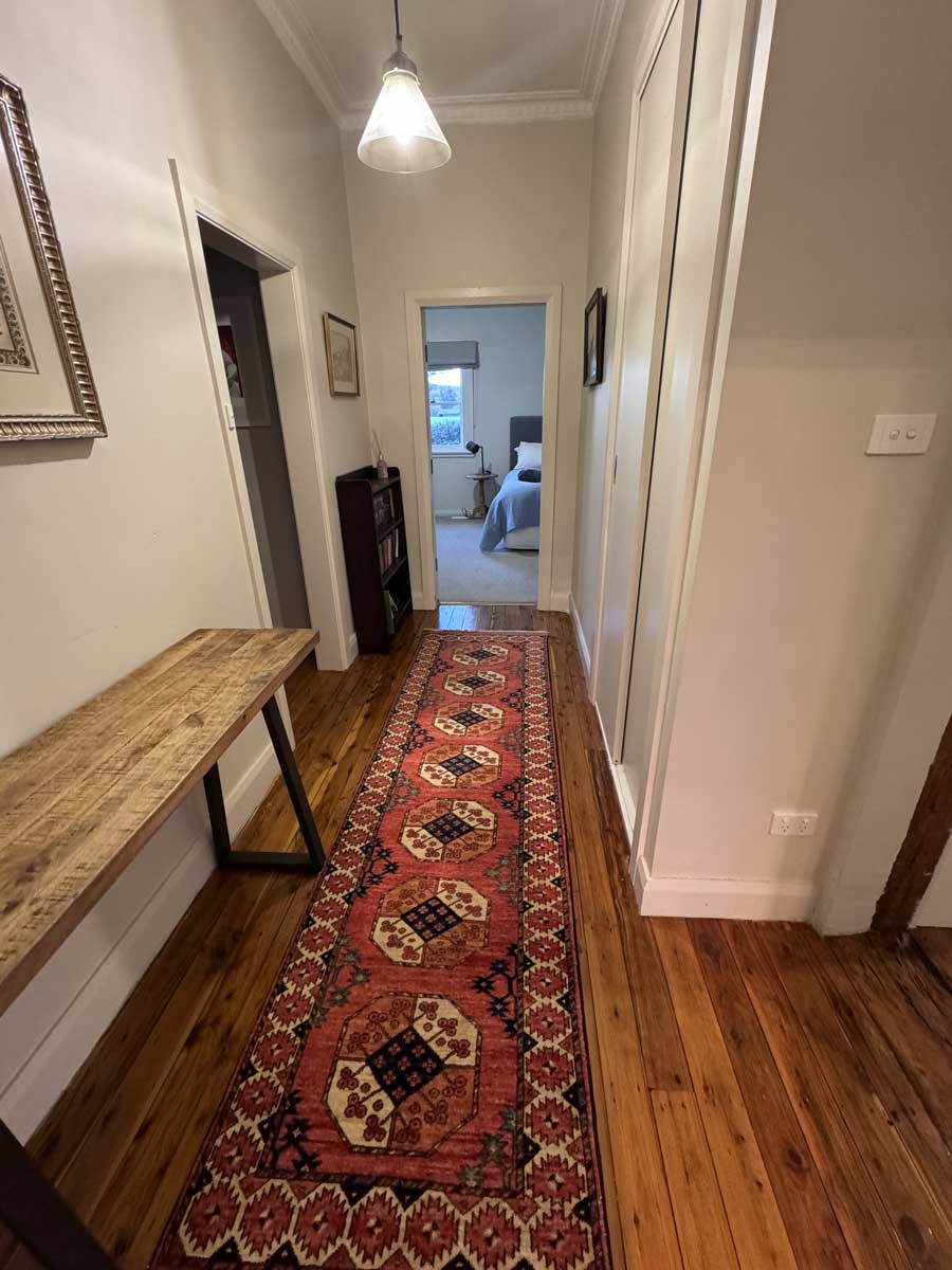 vstaveny nabytek a koberec