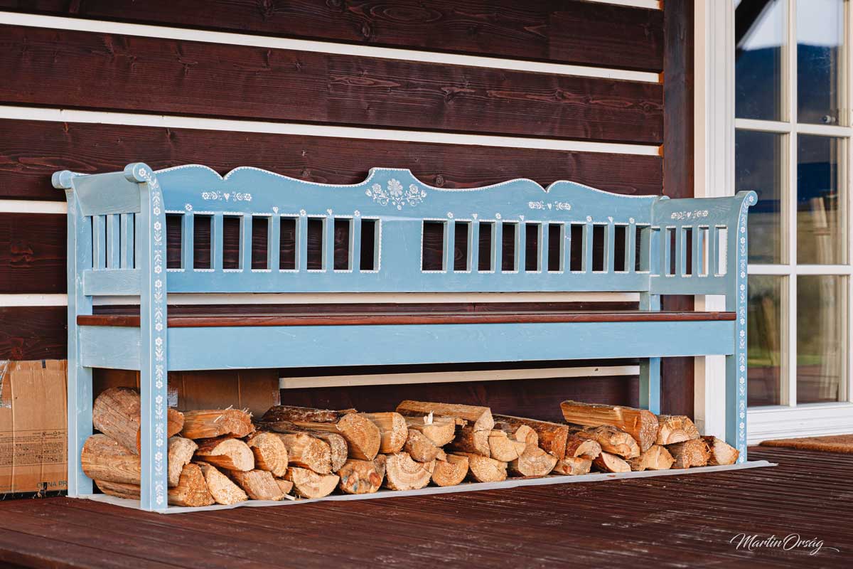 I když je chaloupka nová, majitelé si dali záležet na dobových prvcích, které nesmí chybět.